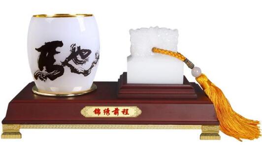 如何選擇高端別致的商務禮品